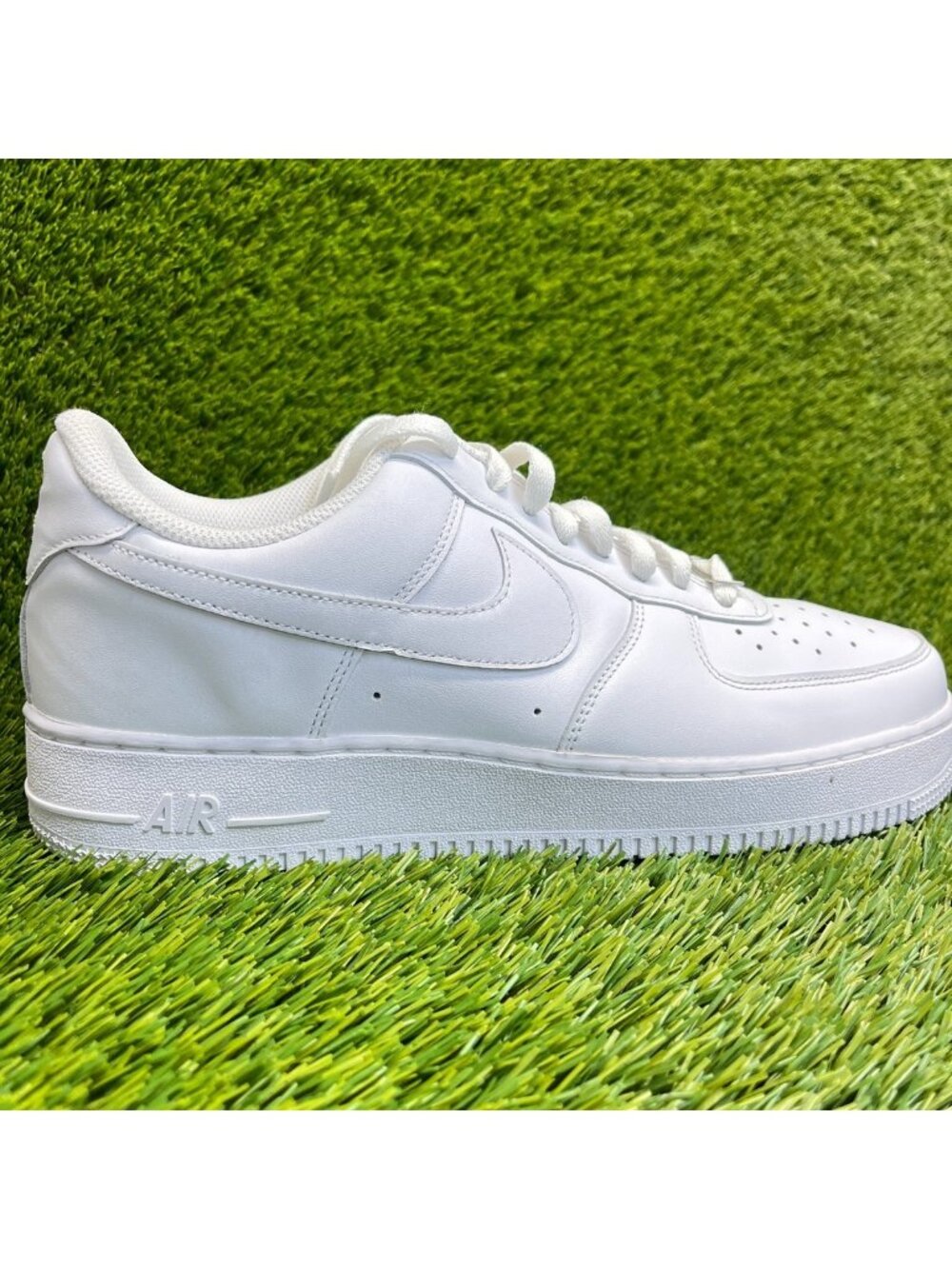 Nike Air Force 1 '07 Low Mens Size 11 White Athletic Lifestyle Shoes Sneakers
